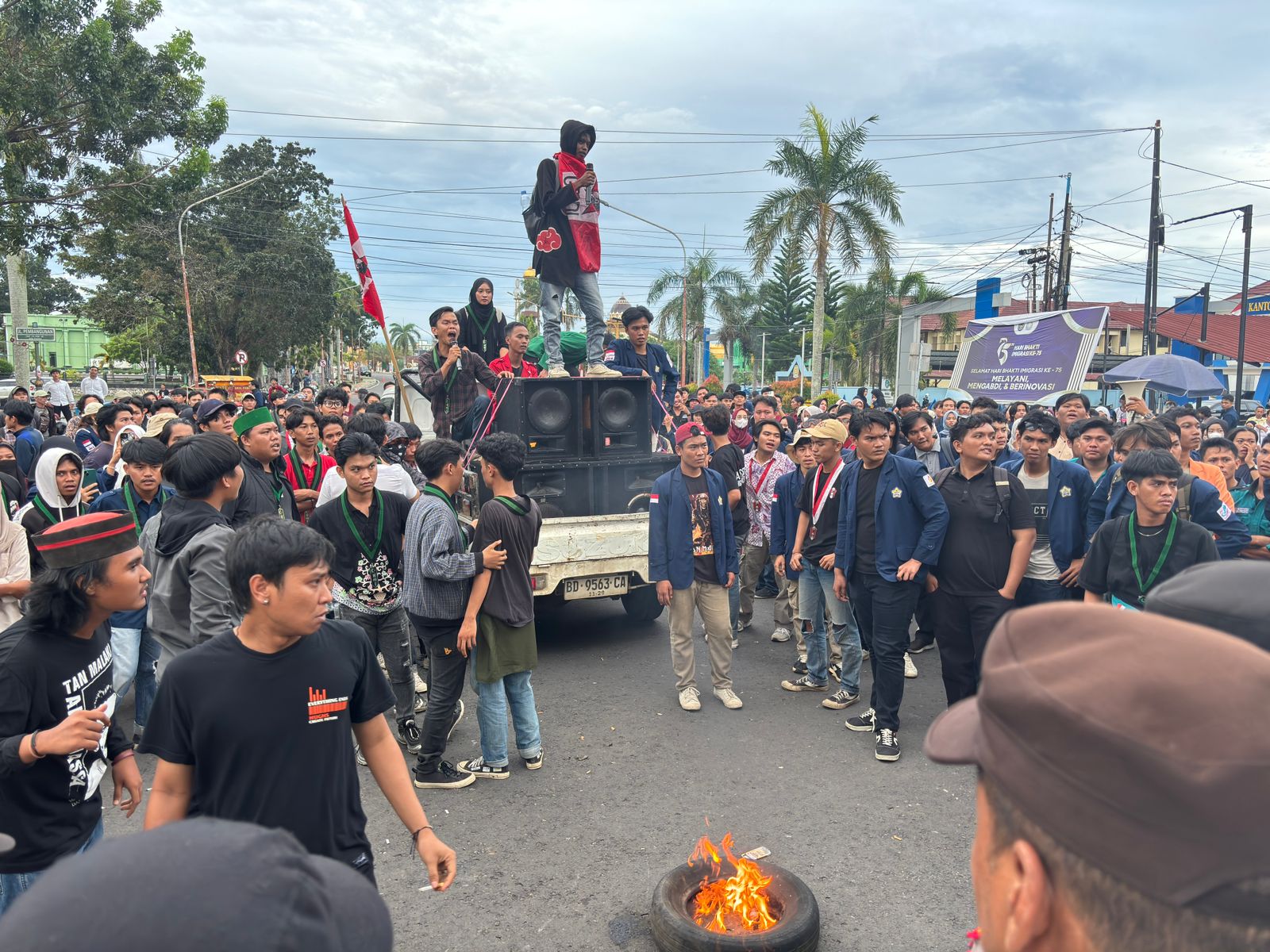 Mahasiswa dan Aktivis Gelar Aksi Unjuk Rasa di Kantor Gubernur Bengkulu, Soroti Krisis BBM dan Kenaikan Pajak