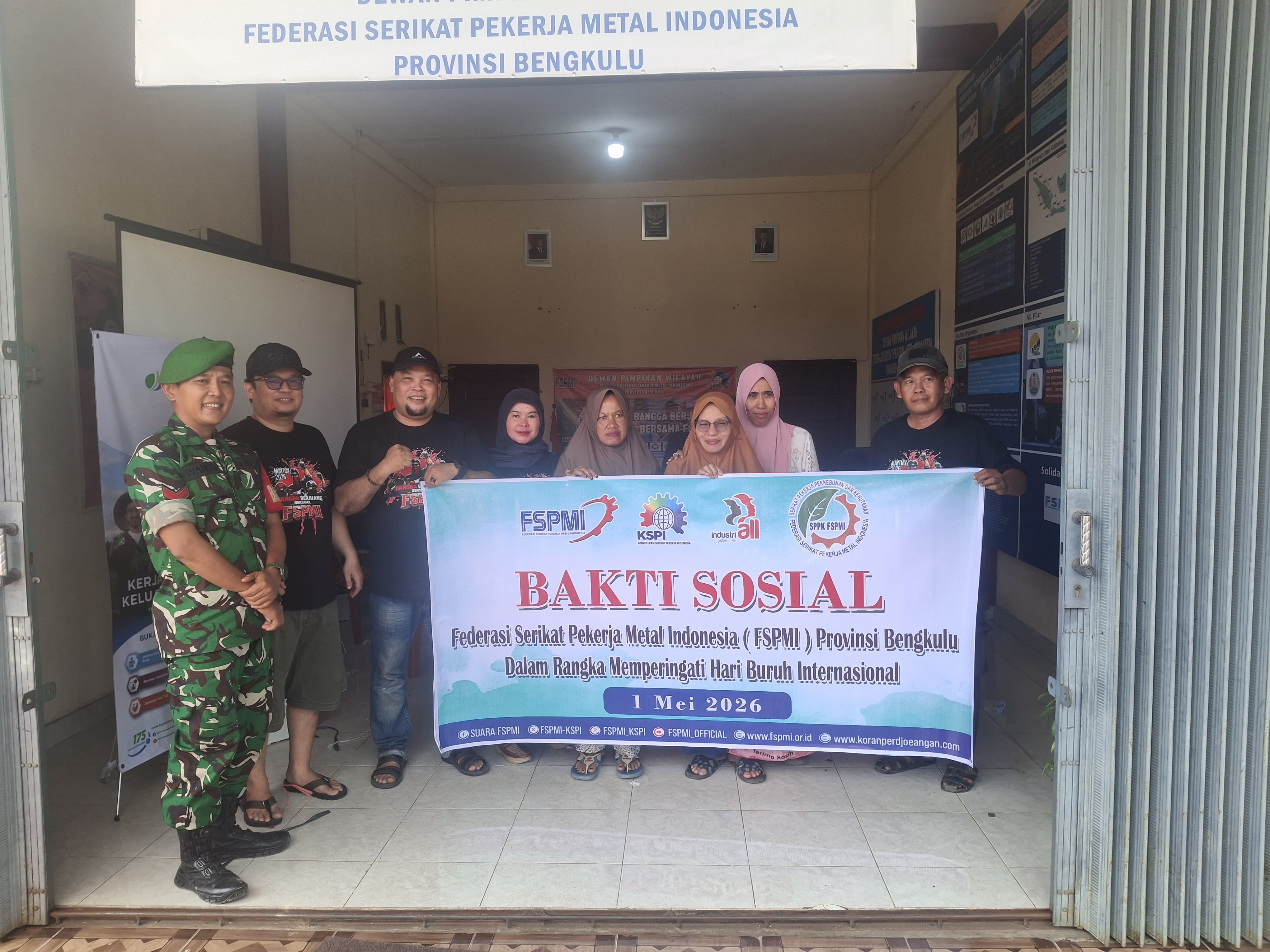 May Day Bernuansa Sosial, FSPMI Bengkulu Salurkan Bantuan untuk Pedagang dan Pekerja Informal