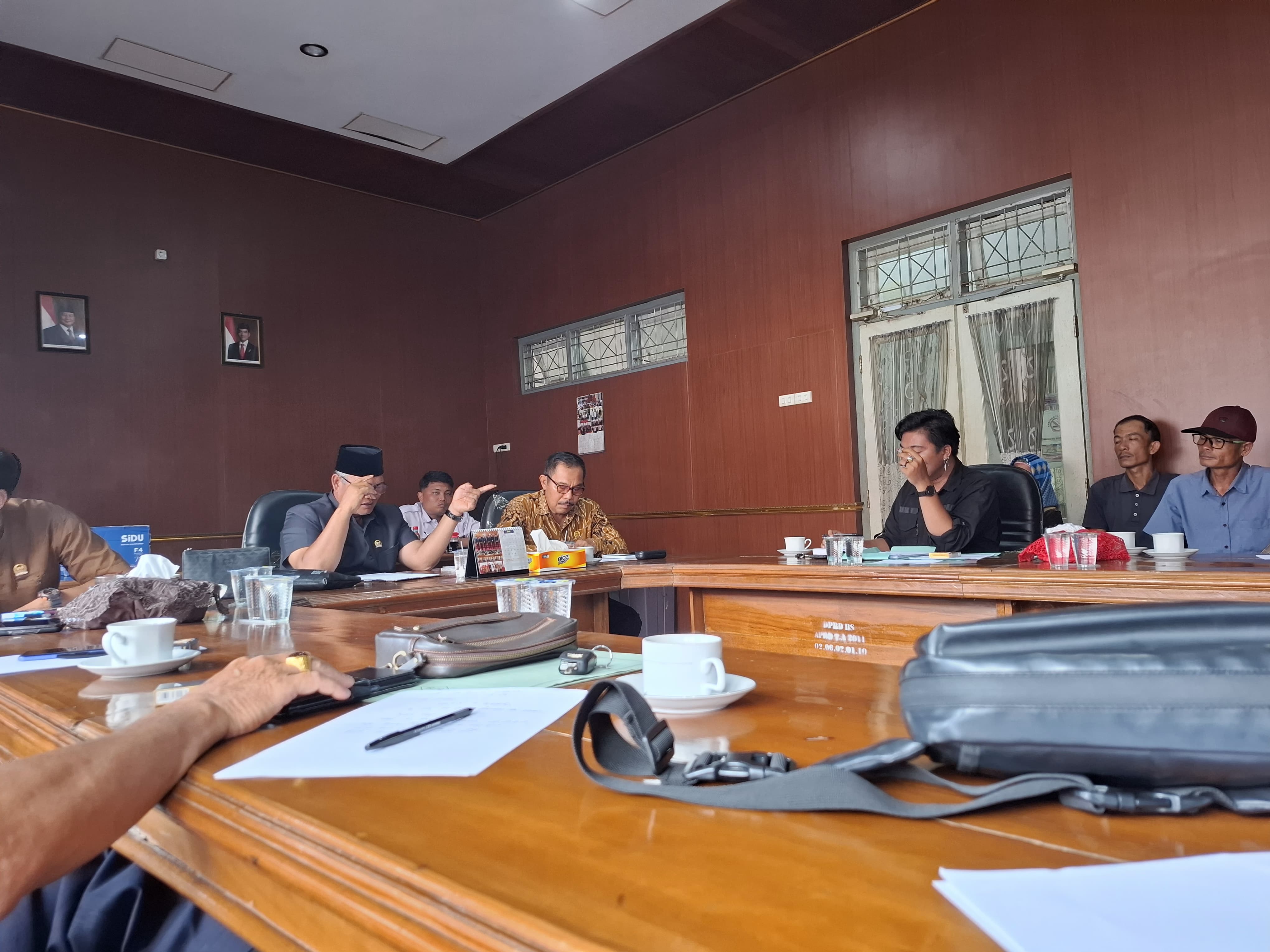 Audiensi Forum Masyarakat Pino Raya bersama dengan Panitia Khusus ( PANSUS ) DPRD Bengkulu Selatan