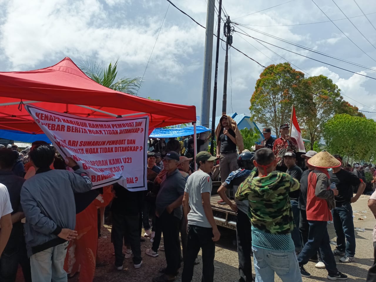 Pendukung Paslon 02 Kembali Melakukan Aksi di Kantor Bawaslu Bengkulu Selatan, Tuding Ada Ketidakadilan PSU 2024