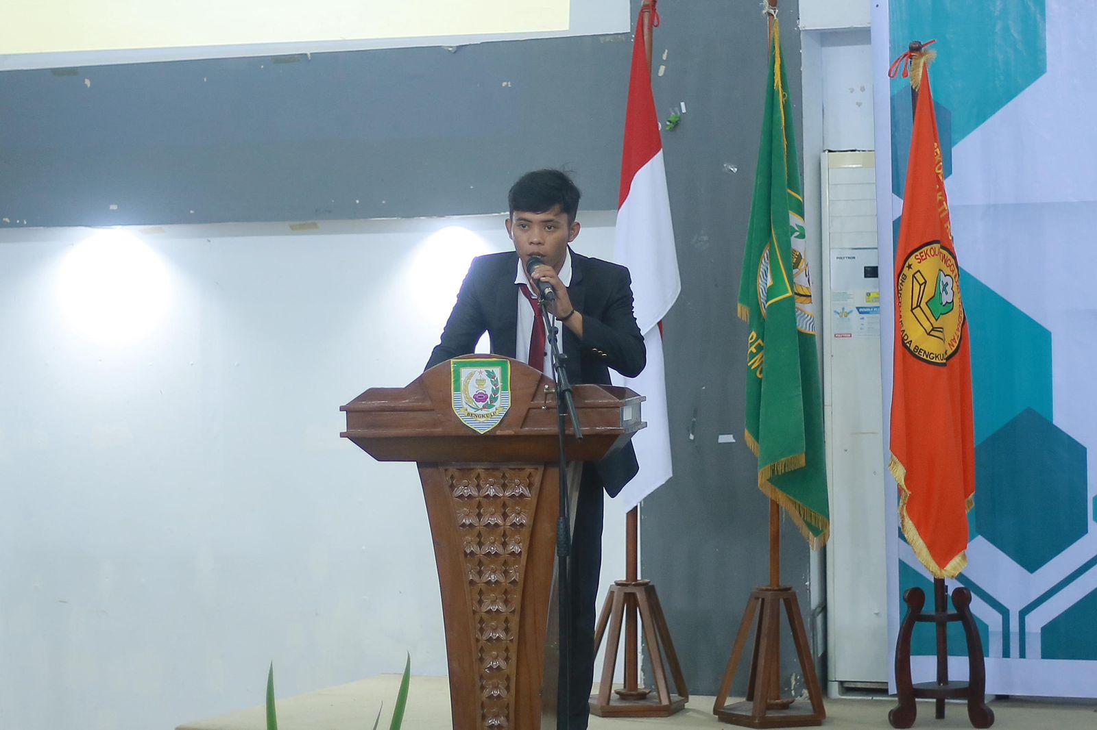 Pemira Berujung Kekerasan :Cermin Buram Kepemimpinan Akademik di Universitas Dehadsen Bengkulu